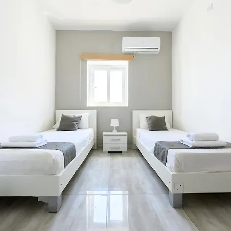 F5 Modern And Bright In Malta *