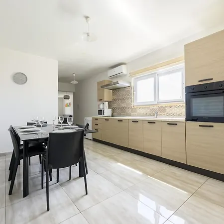 F5 Modern And Bright In Malta