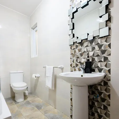 F5 Modern And Bright In Malta *